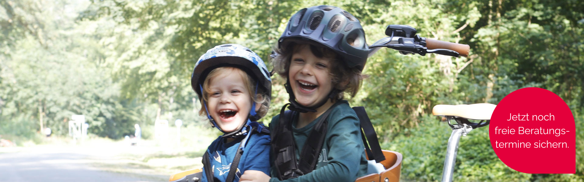 Titelbild: zwei Kinder im Cargobike